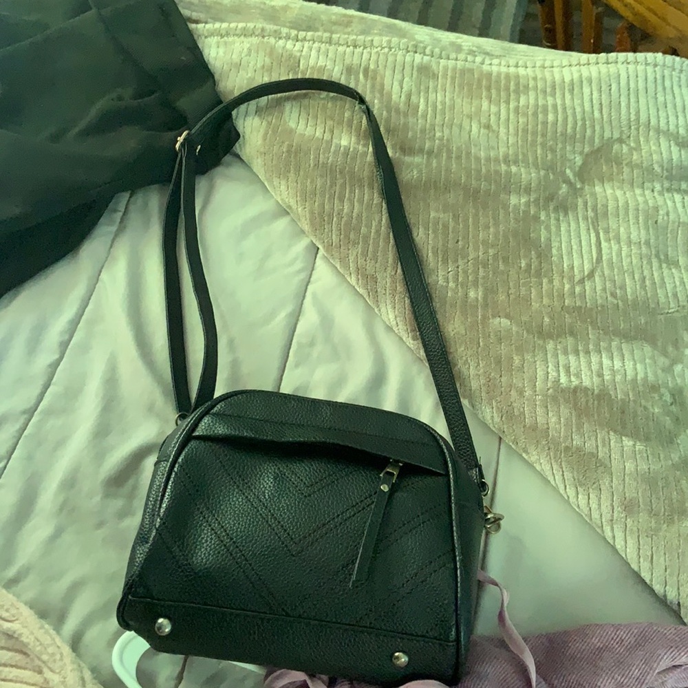 Black purse gold hook